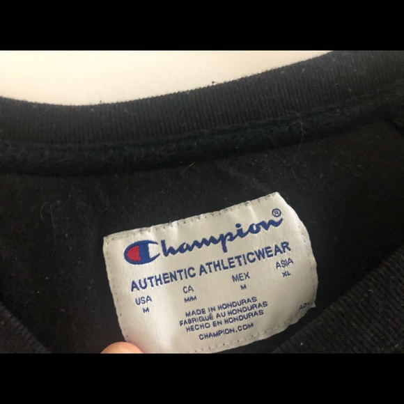 Champion sweat-shirt. - Picture 3 of 3